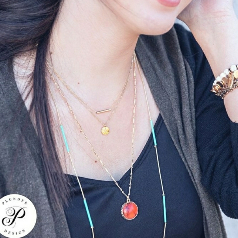 Red pendant Plunder necklace